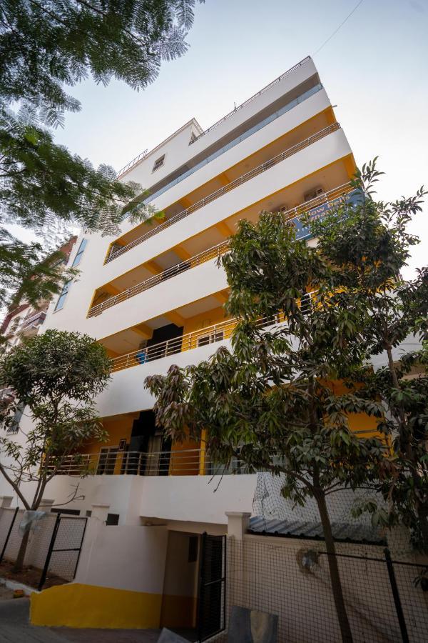 Yellow Bells Signature Hitec City Hyderabad Esterno foto