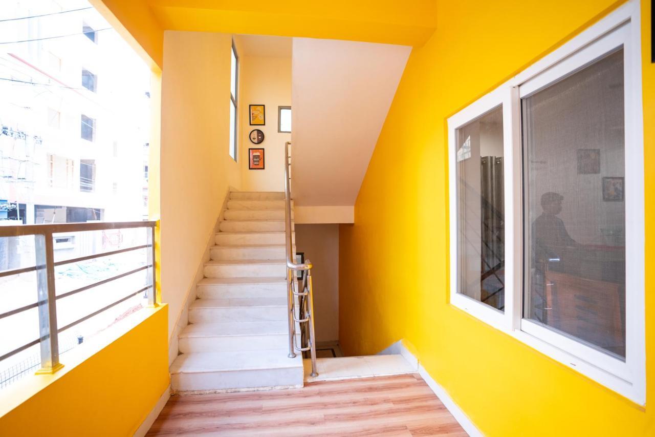 Yellow Bells Signature Hitec City Hyderabad Esterno foto