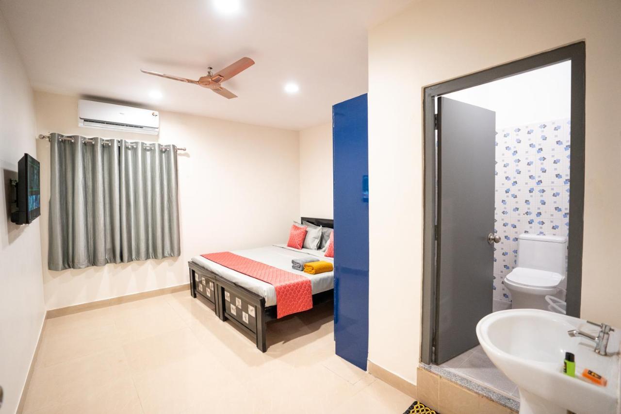Yellow Bells Signature Hitec City Hyderabad Esterno foto