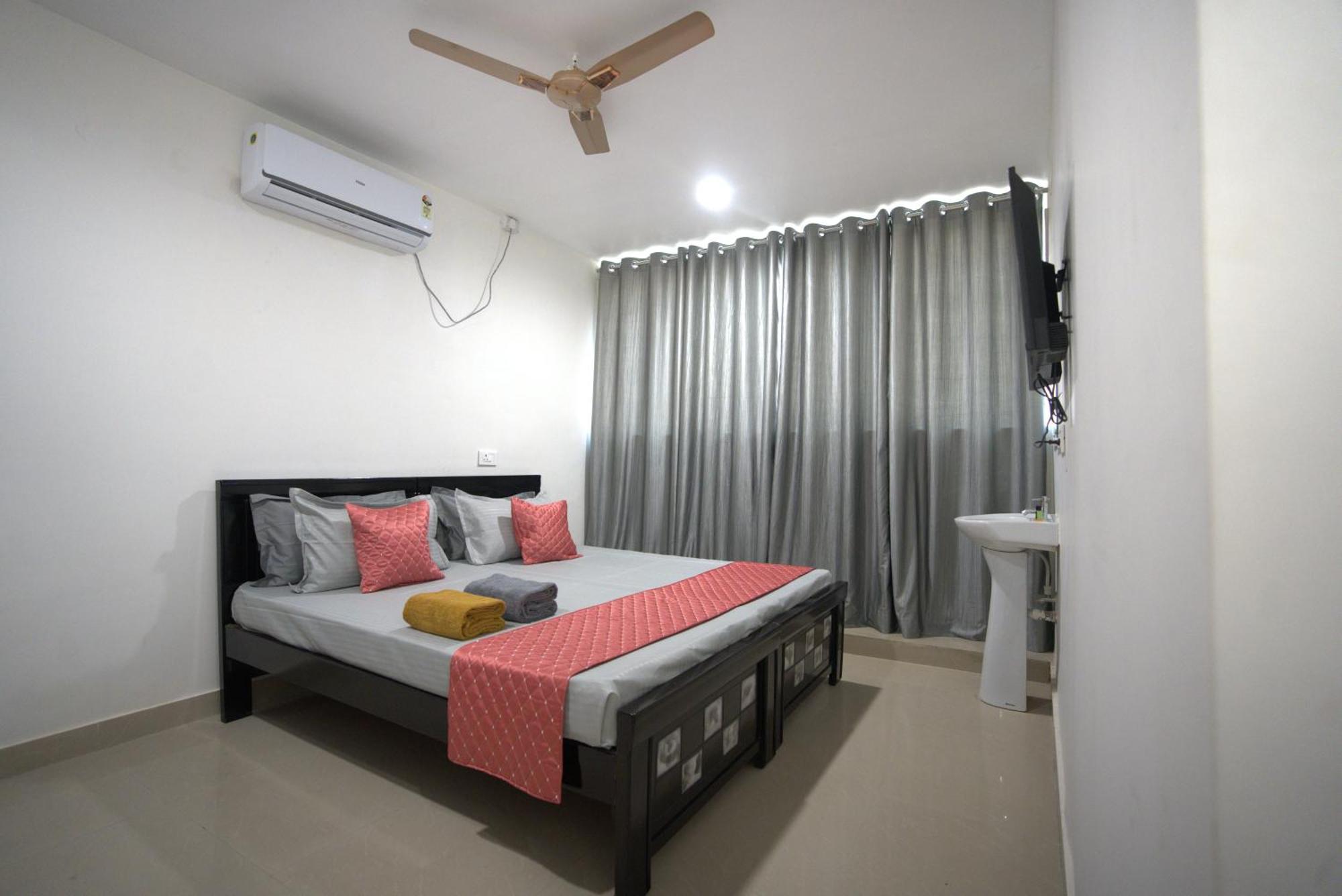 Yellow Bells Signature Hitec City Hyderabad Esterno foto