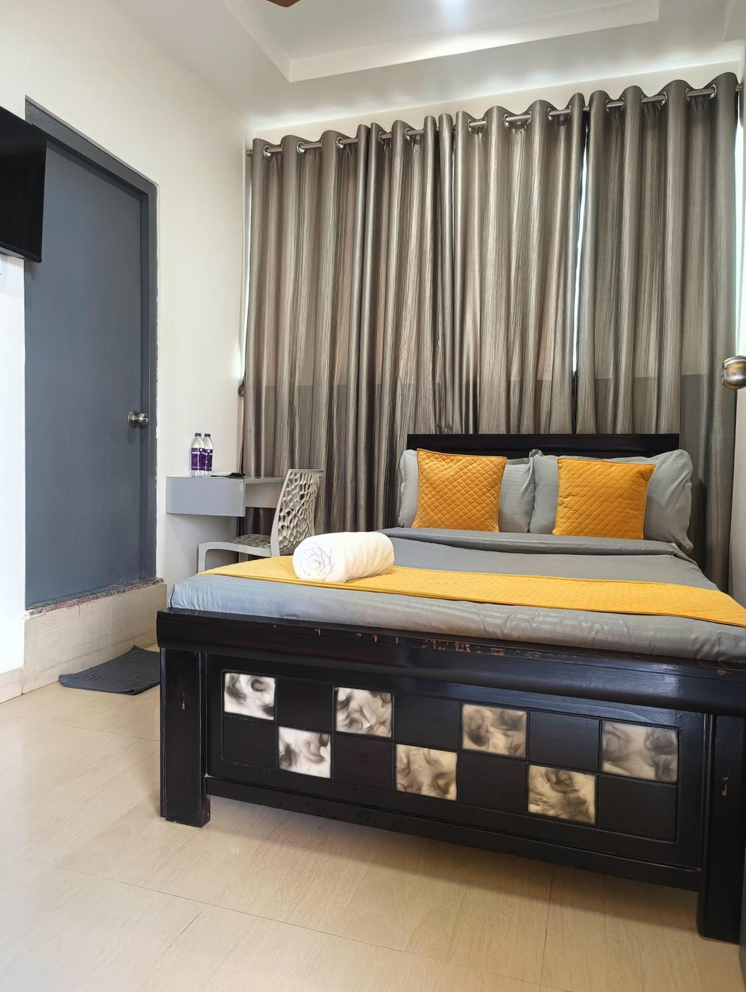 Yellow Bells Signature Hitec City Hyderabad Esterno foto