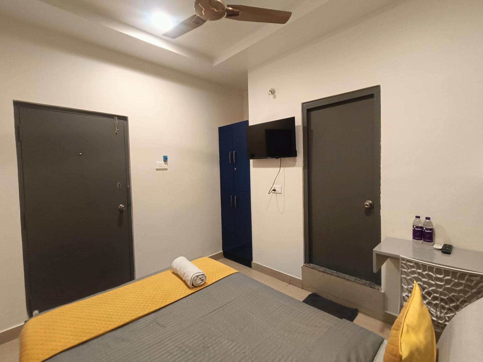 Yellow Bells Signature Hitec City Hyderabad Esterno foto
